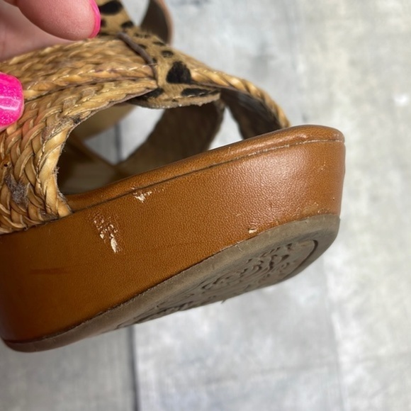 Carlos wedge platform sandals. Brown w/ leopard print. Size 8.5M.Great condition - Picture 10 of 11